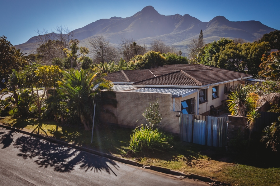 5 Bedroom Property for Sale in Bodorp Western Cape